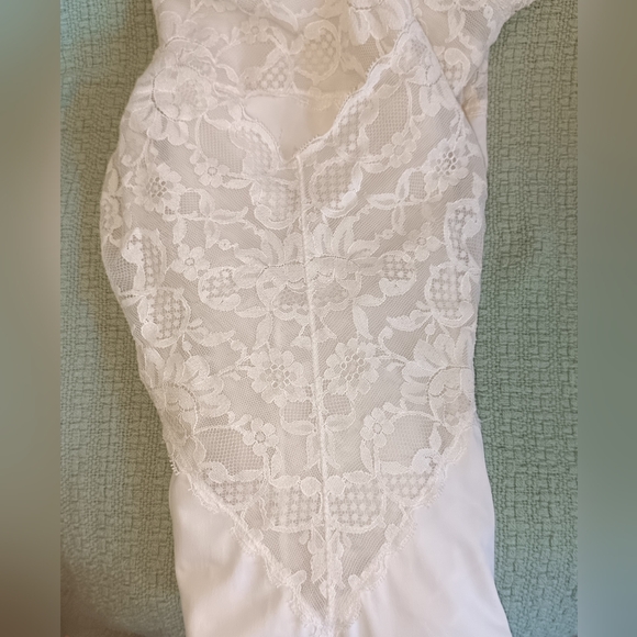 Vintage Vanity Fair Off-White Lace Full Slip. Made In USA. - Picture 8 of 16